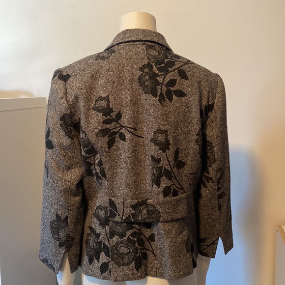 Le Chateau Size Large  Exc Shape 3/4 Sleeve 1 button - Picture 5 of 15